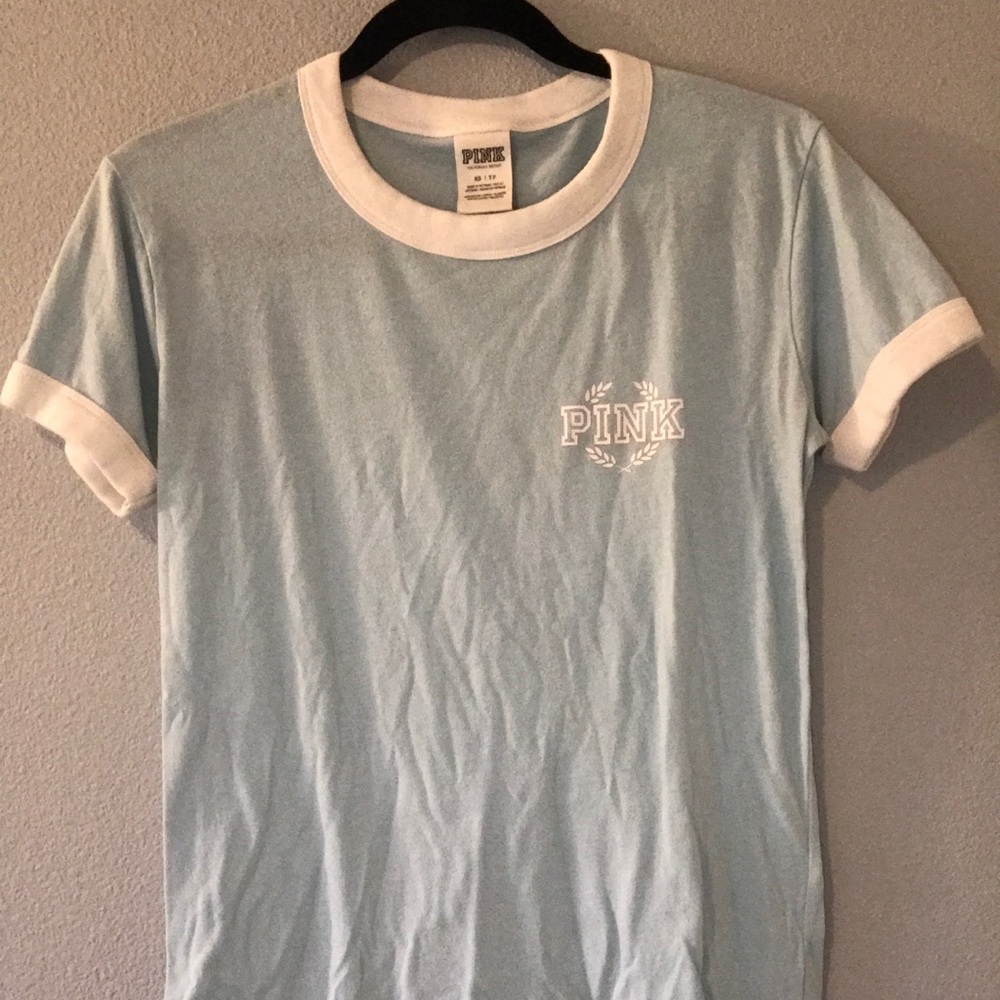 VS pink t-shirt